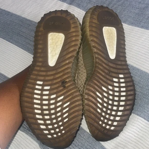 Sand taupe yezzy boast 350